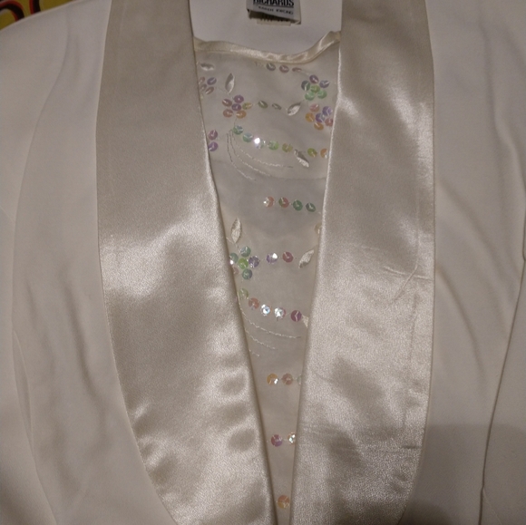 Elegant white jacket - Picture 2 of 11